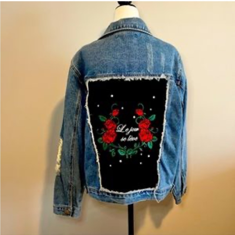 Floral l’Amour Rose 🌹
Embroidered Distressed
Denim Jacket S-M Boho Festival - Picture 10 of 15